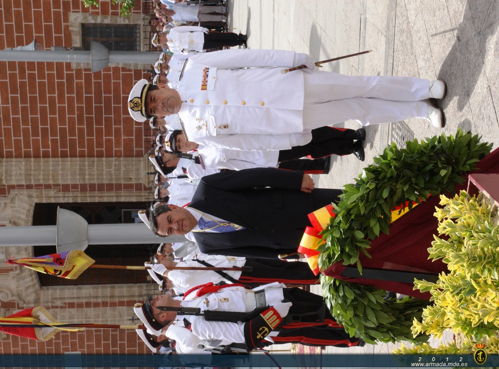 Homenaje a los Caídos y ofrenda realizada por el AJALDIZ y el Alcalde de San Fernando